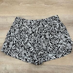 Loft Pineapple Shorts Women's Medium White Black Hawaiian Sunsets Escape Bottom